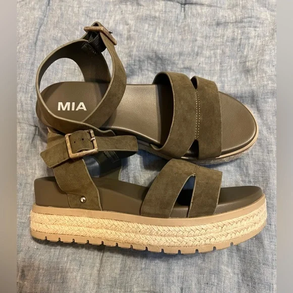Mia “Evana” Wedge Sandals Olive Green EUC Only Worn Once Size 8 - Picture 8 of 10